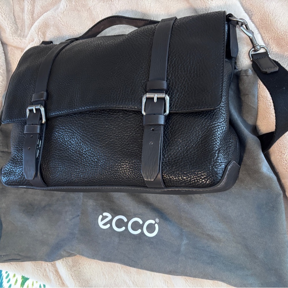ECCO Black Leather Messenger Men's Bag